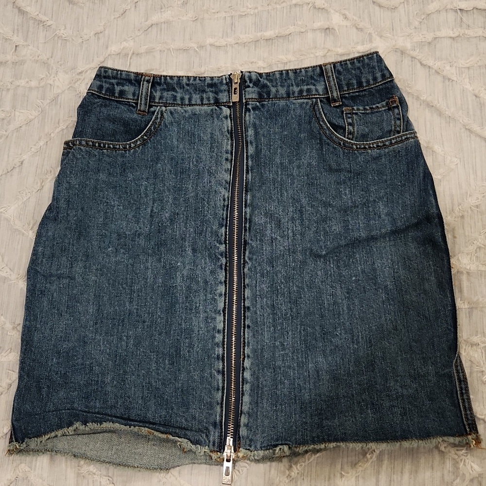 Avec Les Filles full zip jean mini skirt size 27!